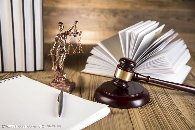 法律的象征 雕像中的正義與權威